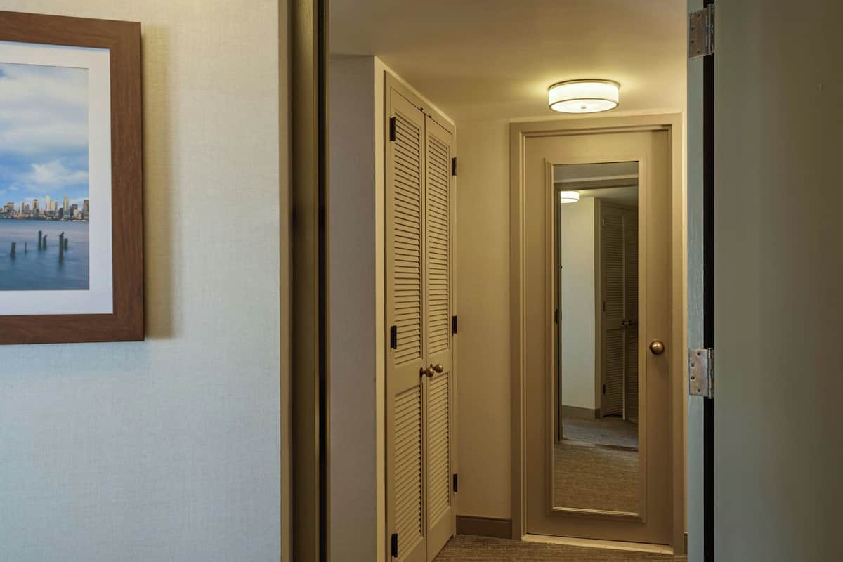 Hochwertige Bettwaren, Daunenbettdecken, Pillowtop-Betten, Minibar