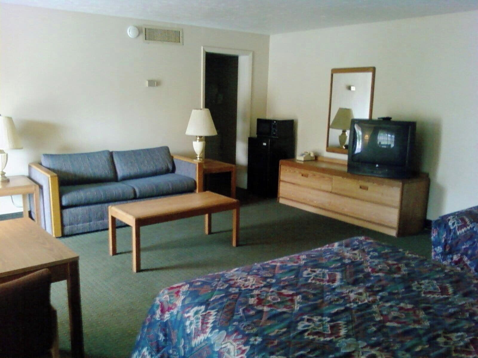 Iron/ironing board, free WiFi, bed sheets, alarm clocks