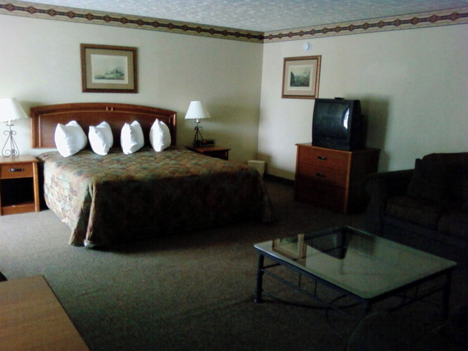 Iron/ironing board, free WiFi, bed sheets, alarm clocks