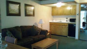 Iron/ironing board, free WiFi, bed sheets, alarm clocks