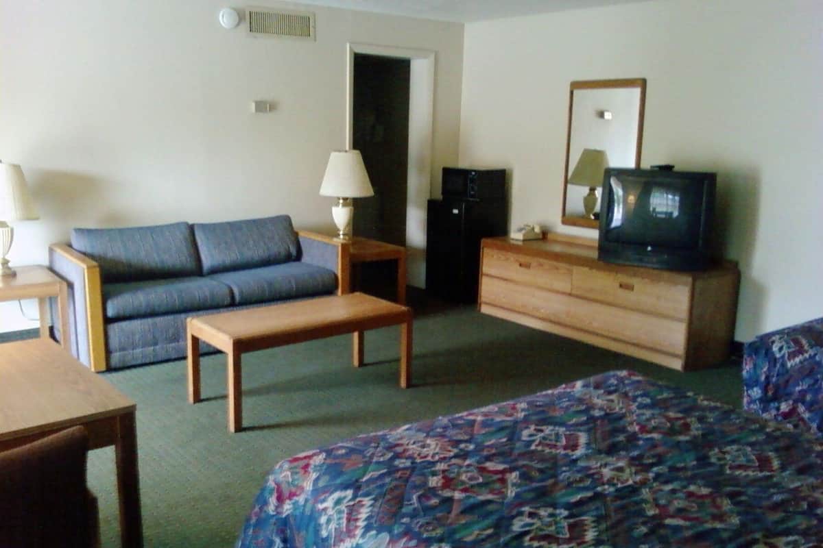 Iron/ironing board, free WiFi, bed sheets, alarm clocks