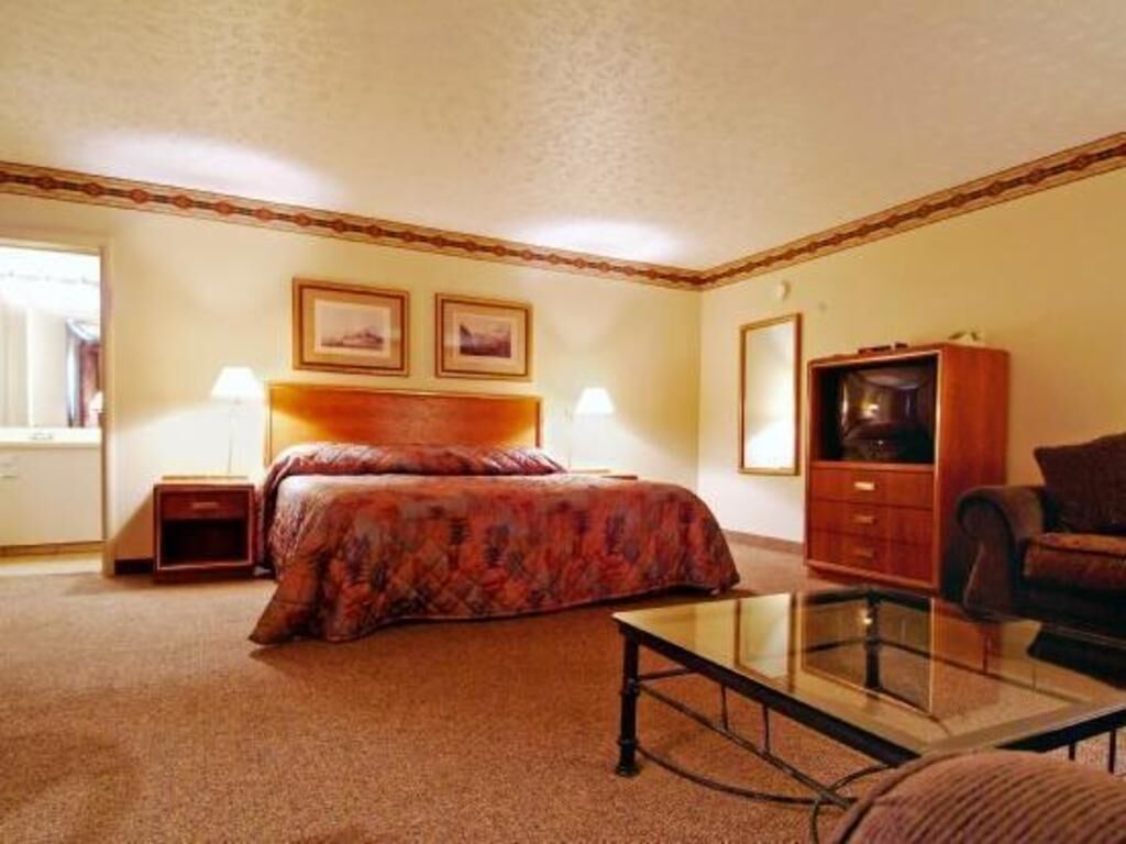 Iron/ironing board, free WiFi, bed sheets, alarm clocks