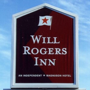 Exterior detail - Will Rogers Inn (Claremore)