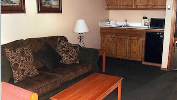 Iron/ironing board, free WiFi, bed sheets, alarm clocks