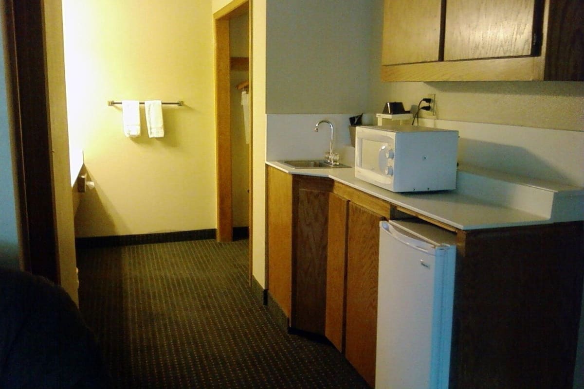 Iron/ironing board, free WiFi, bed sheets, alarm clocks