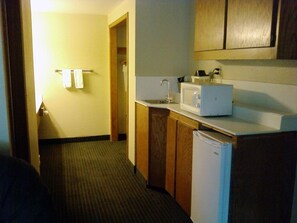 Iron/ironing board, free WiFi, bed sheets, alarm clocks