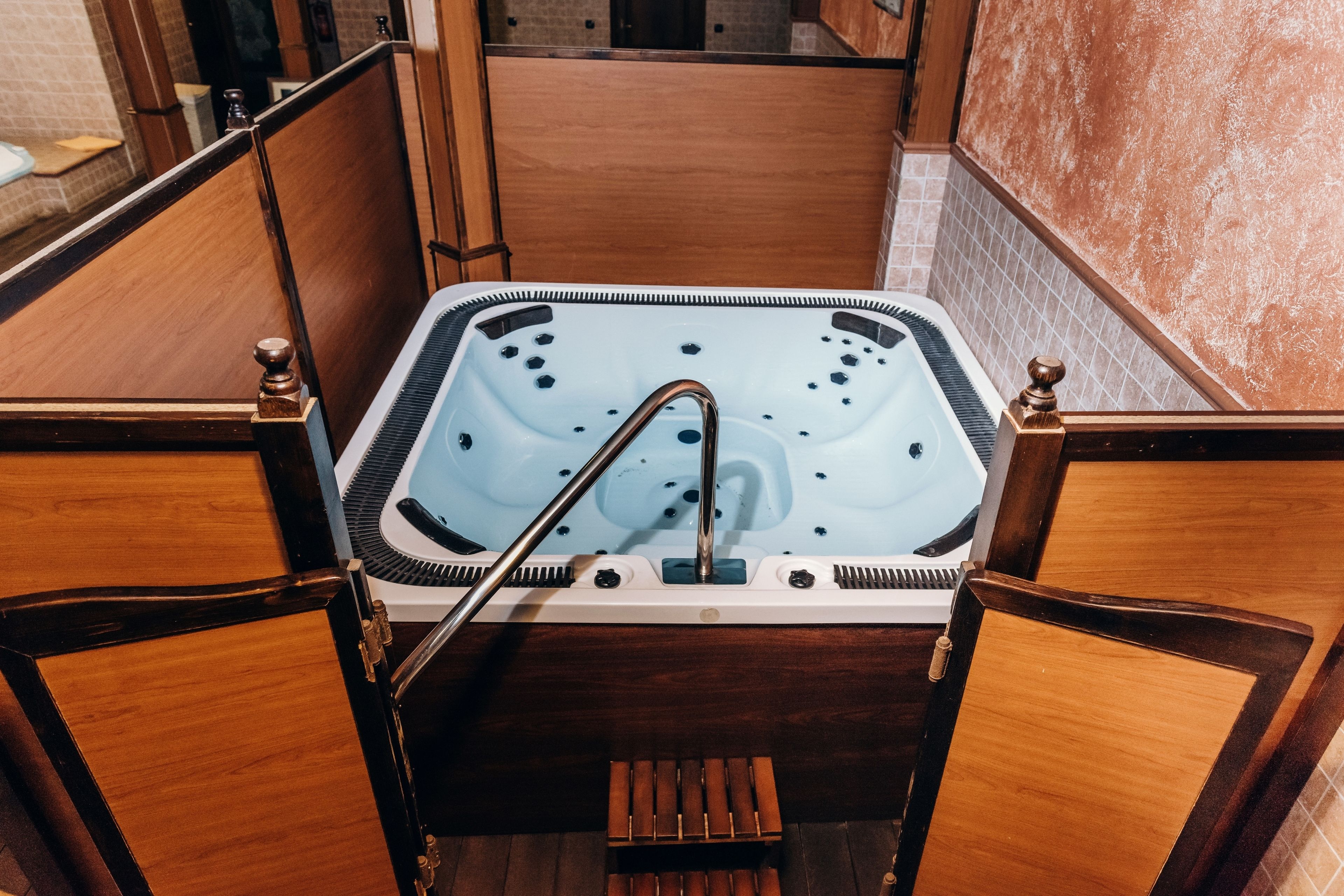 turkish bath/hammam, body scrubs, massage/treatment rooms