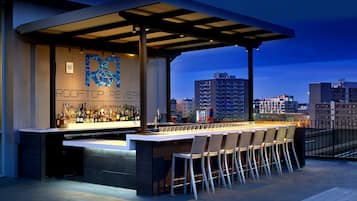 2 bars/lounges, rooftop bar