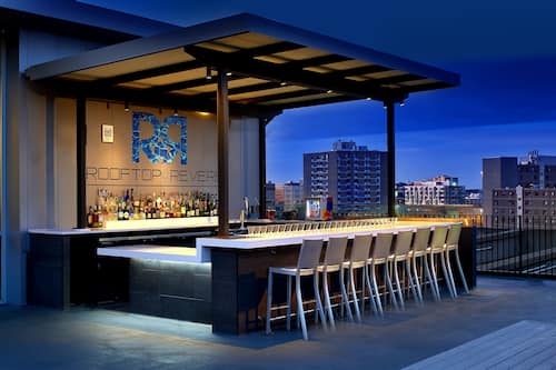 2 Bars/Lounges, Bar auf der Dachterrasse
