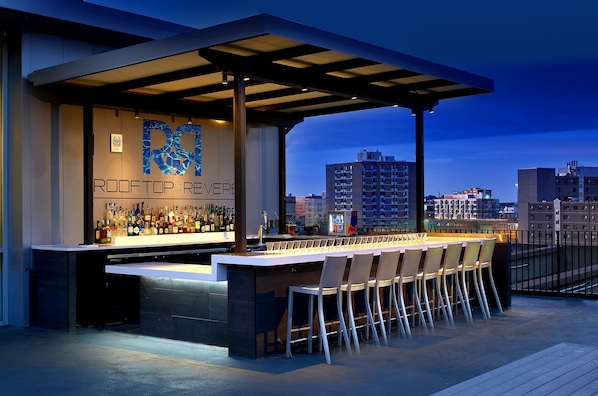 2 Bars/Lounges, Bar auf der Dachterrasse