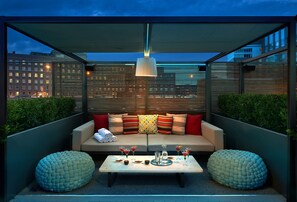 2 Bars/Lounges, Bar auf der Dachterrasse