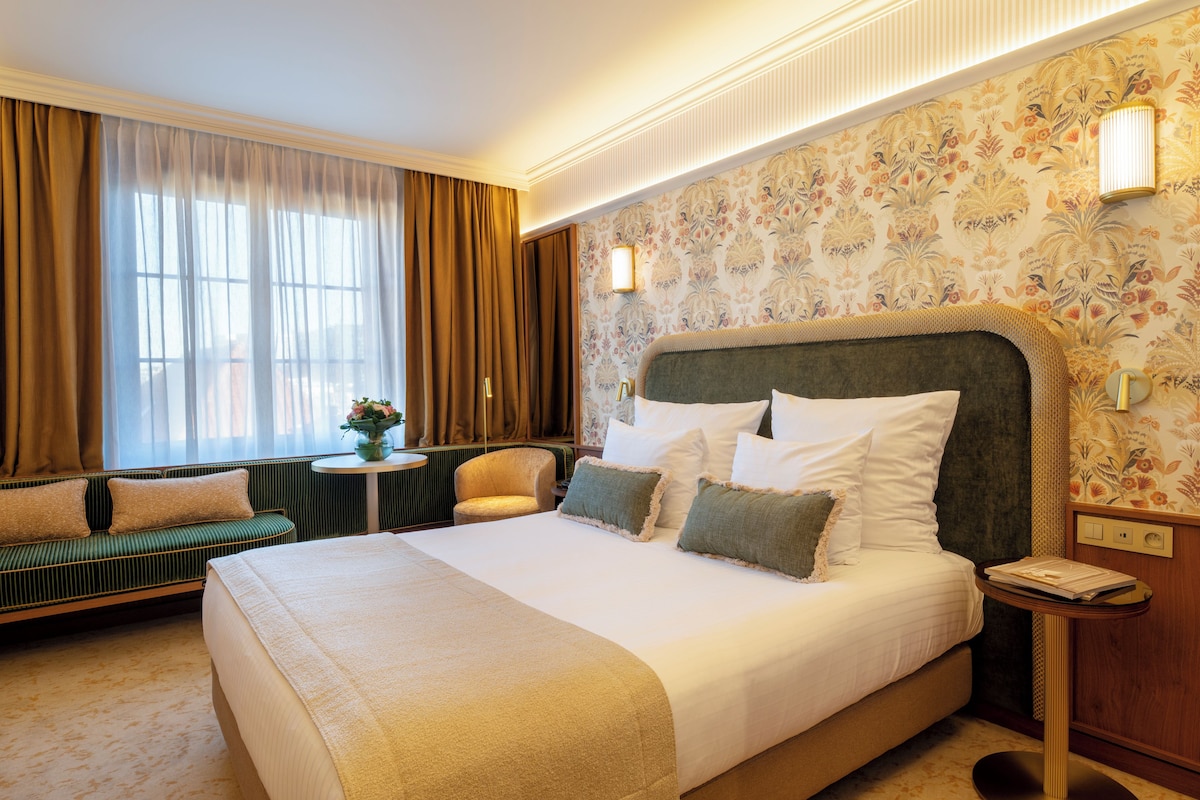 Premium bedding, minibar, in-room safe, desk