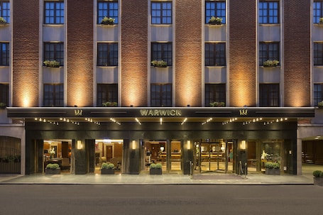 住宿正面 - 傍晚/夜晚