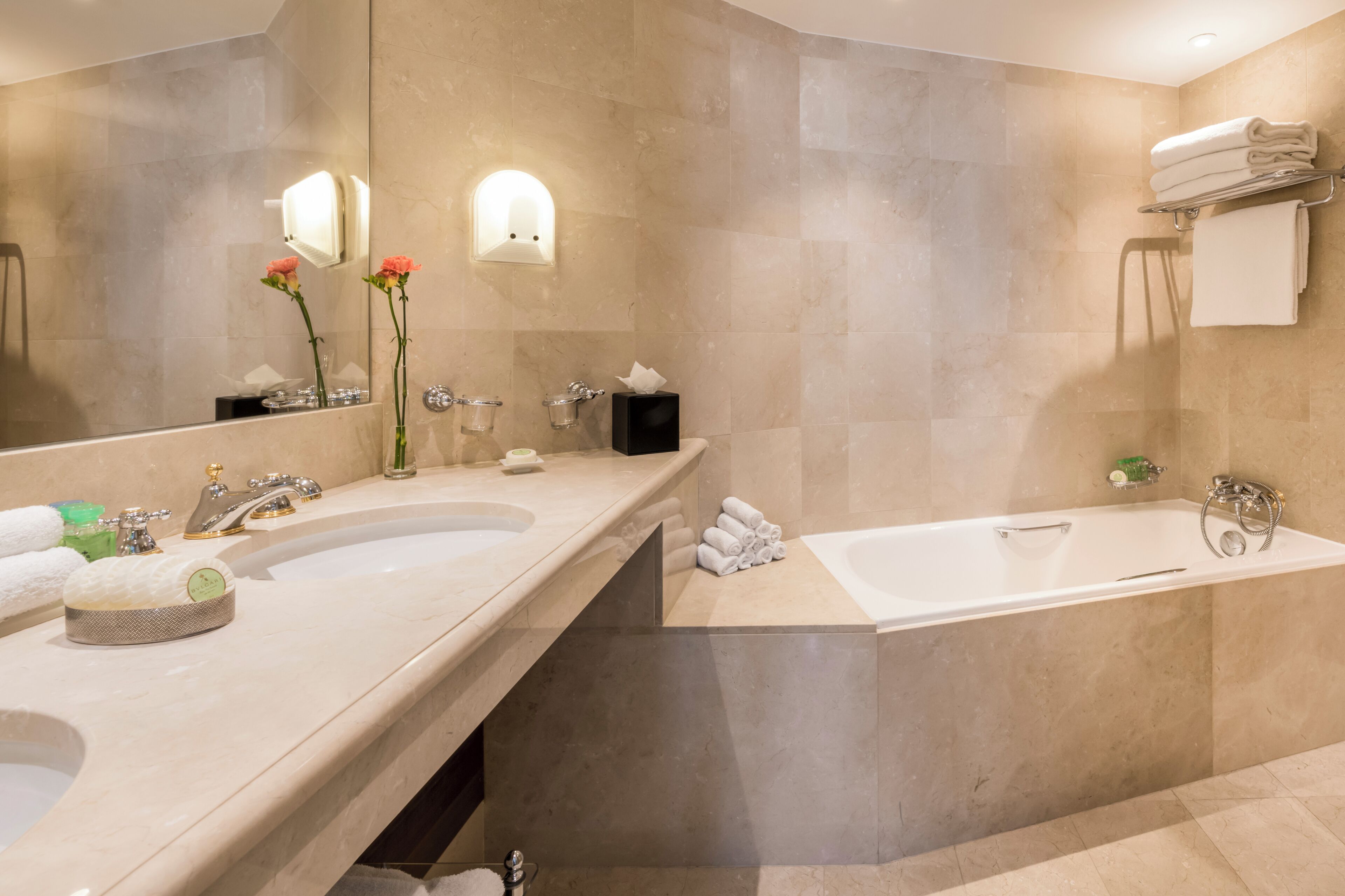 junior suite privilege view | bathroom | combined shower/bathtub, designer toiletries, hair dryer, towels