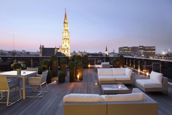 Presidential Room, 1 King Bed, Kitchenette, City View | Terrace/patio - Warwick Grand-Place Brussels (Brussels)