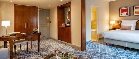 32-inch flat-screen TV with satellite channels, Smart TV