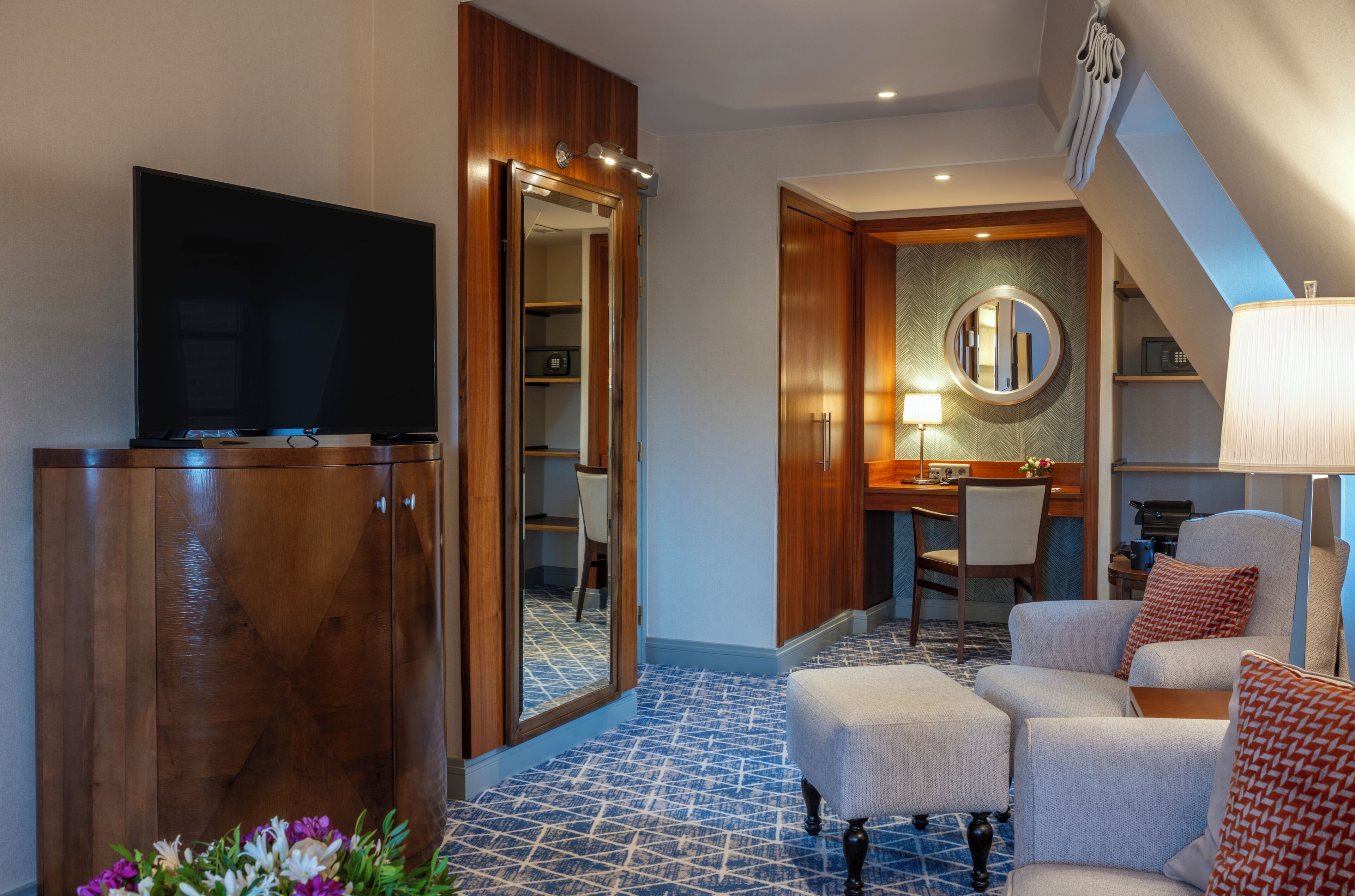 Suite Junior, 1 letto king | Biancheria da letto di alta qualità, minibar, una cassaforte in camera