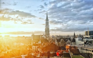 Presidential Room, 1 King Bed, Kitchenette, City View | Premium bedding, minibar, in-room safe, desk