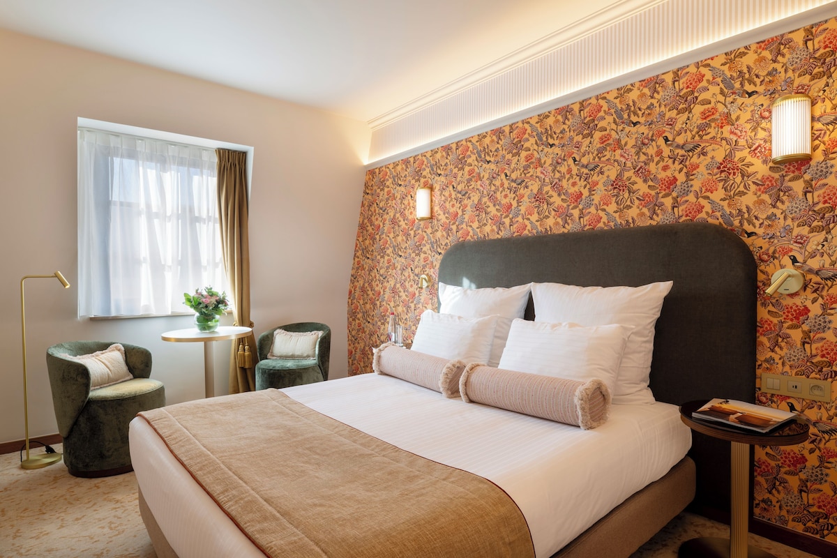 Premium bedding, minibar, in-room safe, desk