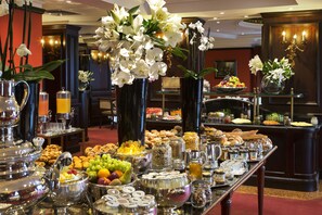 Daily buffet breakfast (EUR 30 per person) - Warwick Grand-Place Brussels (Brussels)