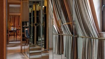 Royal Suite, 1 King Bed, Sauna | Premium bedding, minibar, in-room safe, desk
