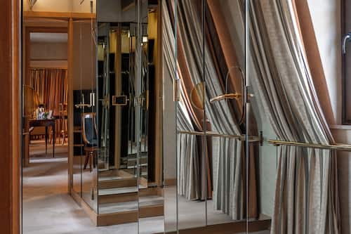 Suite Royal, 1 cama de matrimonio grande, sauna | Ropa de cama de alta calidad, minibar, caja fuerte y escritorio