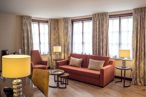 Junior Suite Privilege View | Living area