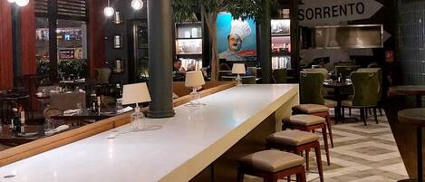 2 restaurants, breakfast, lunch, dinner served; international cuisine