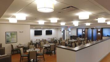 Buffet breakfast for a fee on weekdays