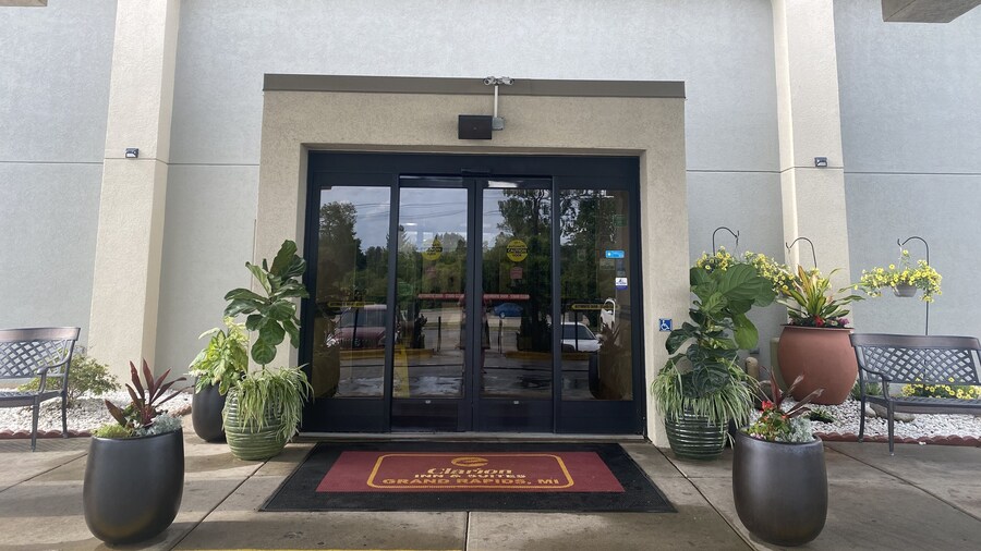 Clarion Inn & Suites Grand Rapids Airport