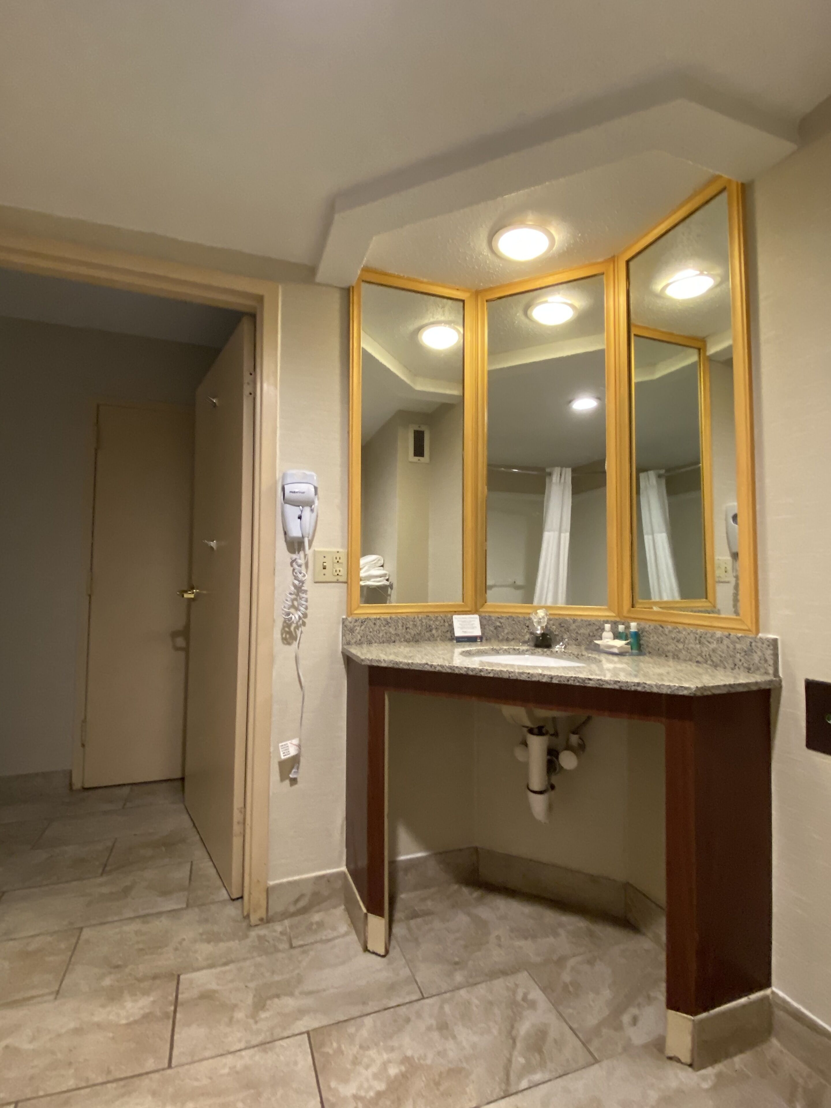 Photo - Clarion Inn & Suites Grand Rapids Airport
