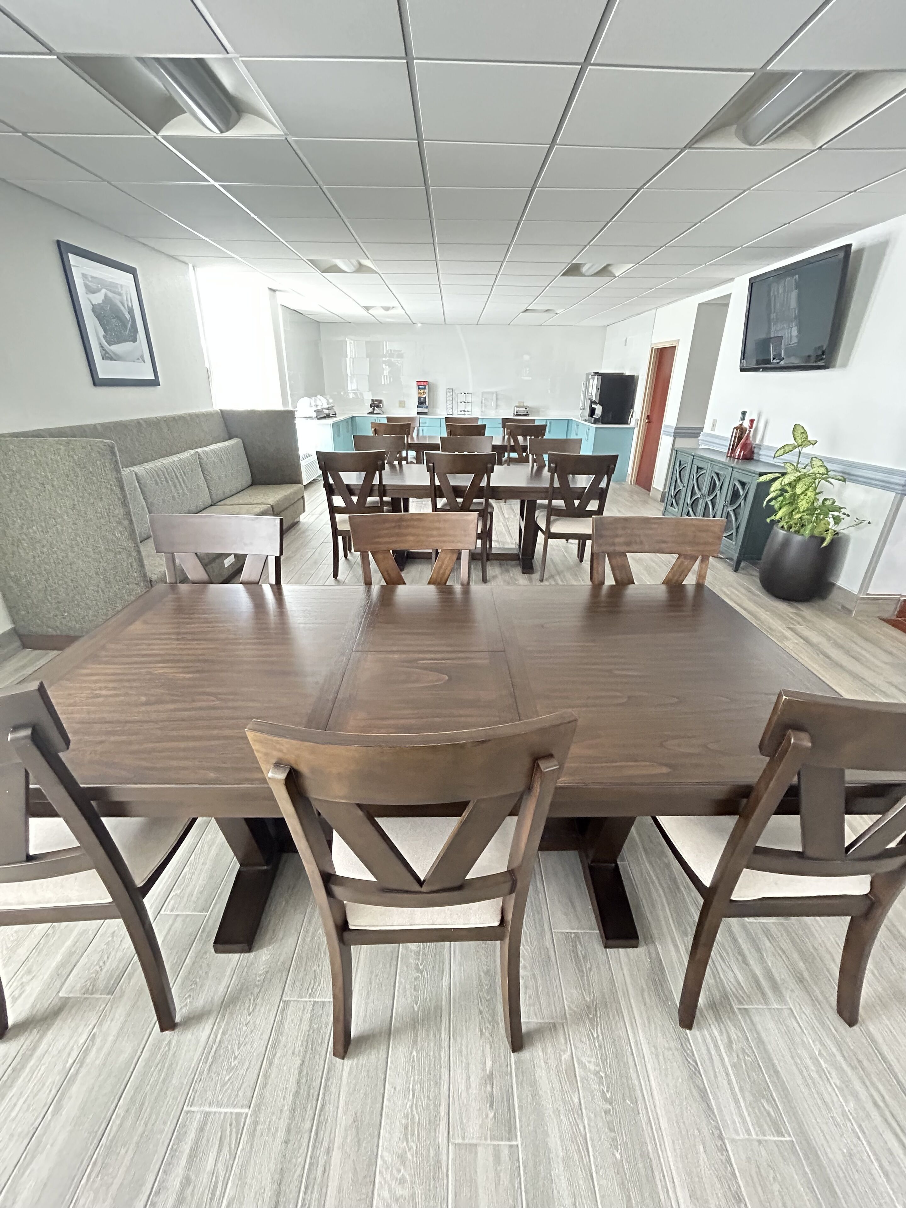 Photo - Clarion Inn & Suites Grand Rapids Airport