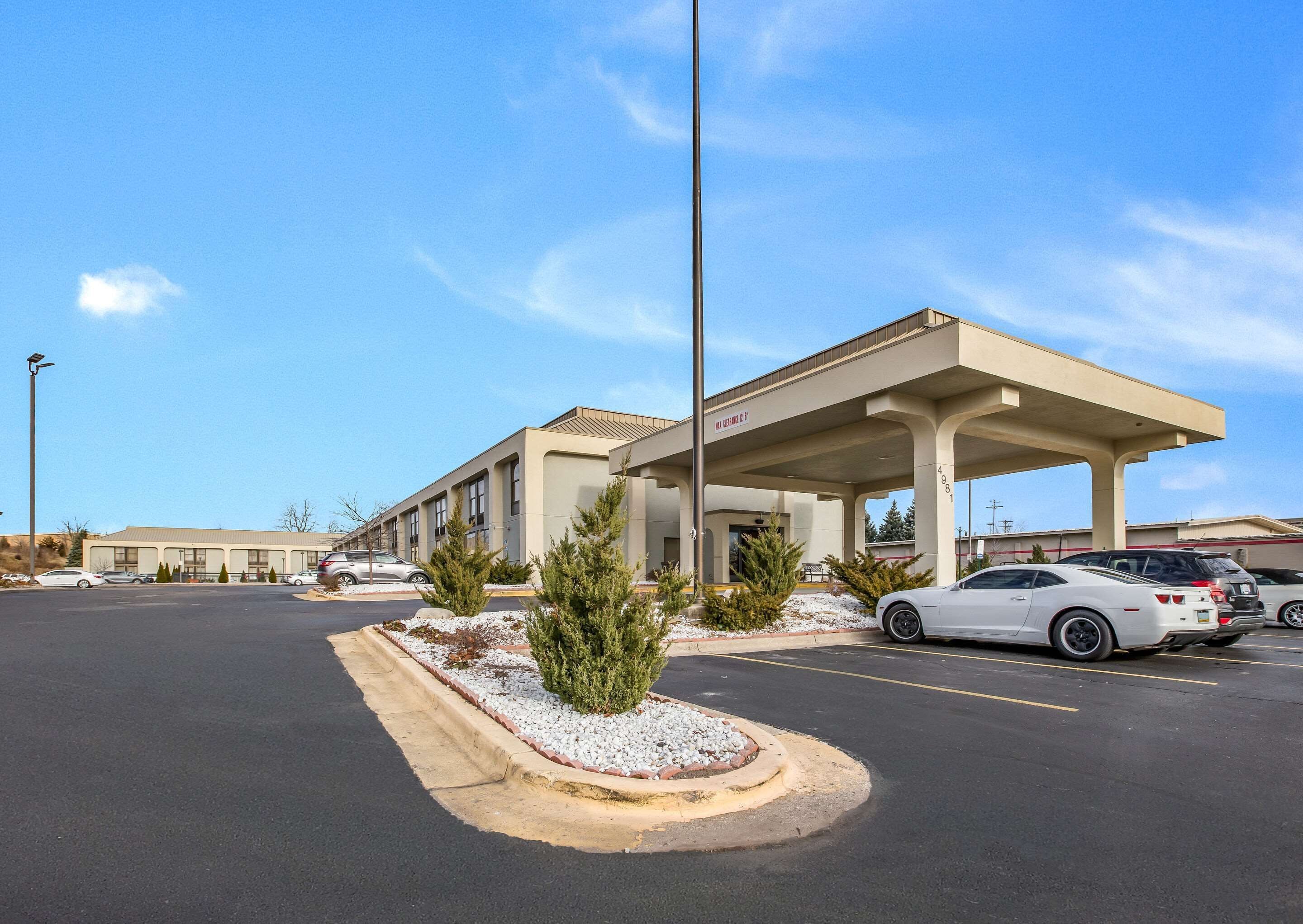 Foto - Clarion Inn & Suites Grand Rapids Airport