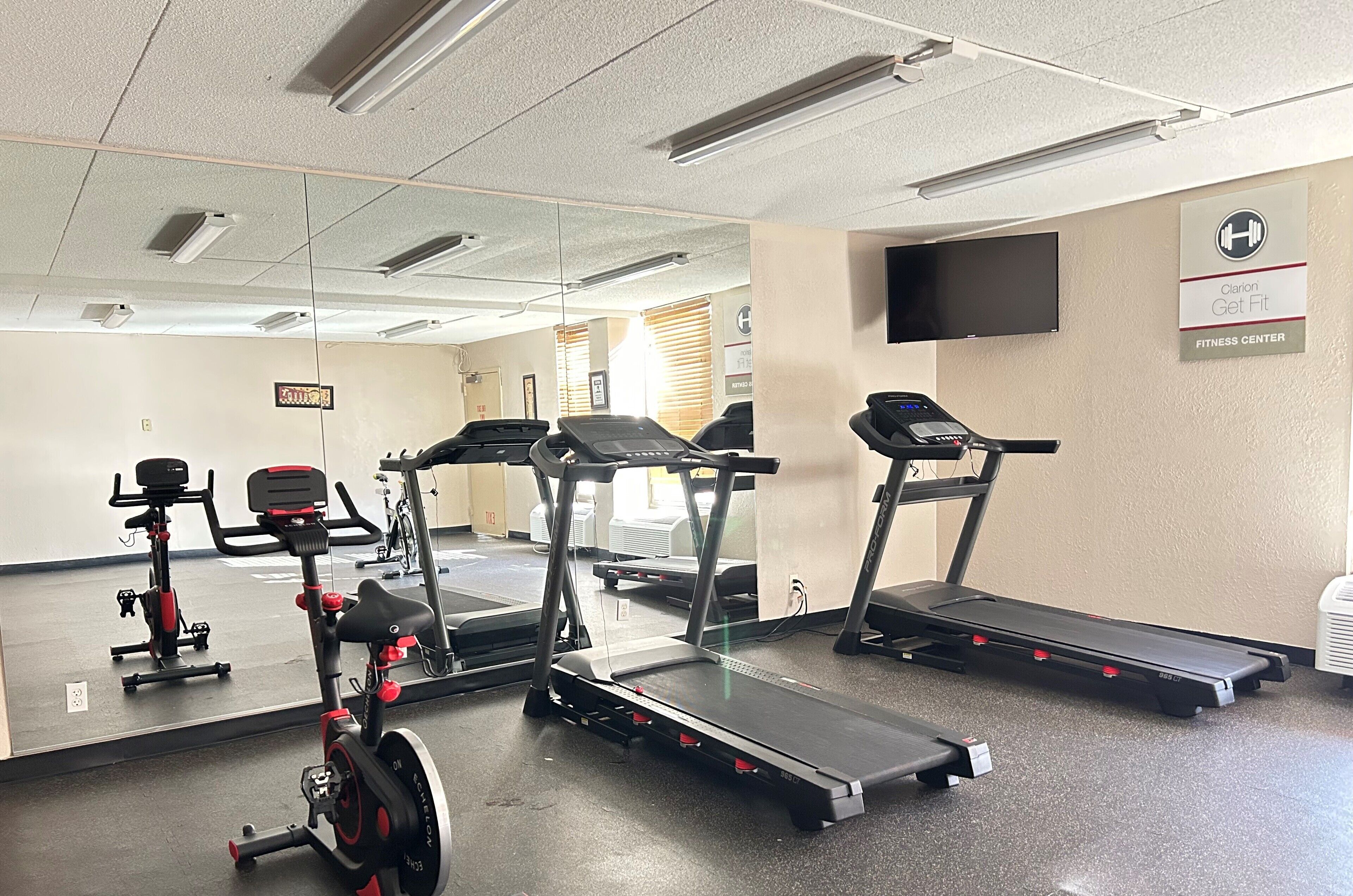 Foto - Clarion Inn & Suites Grand Rapids Airport