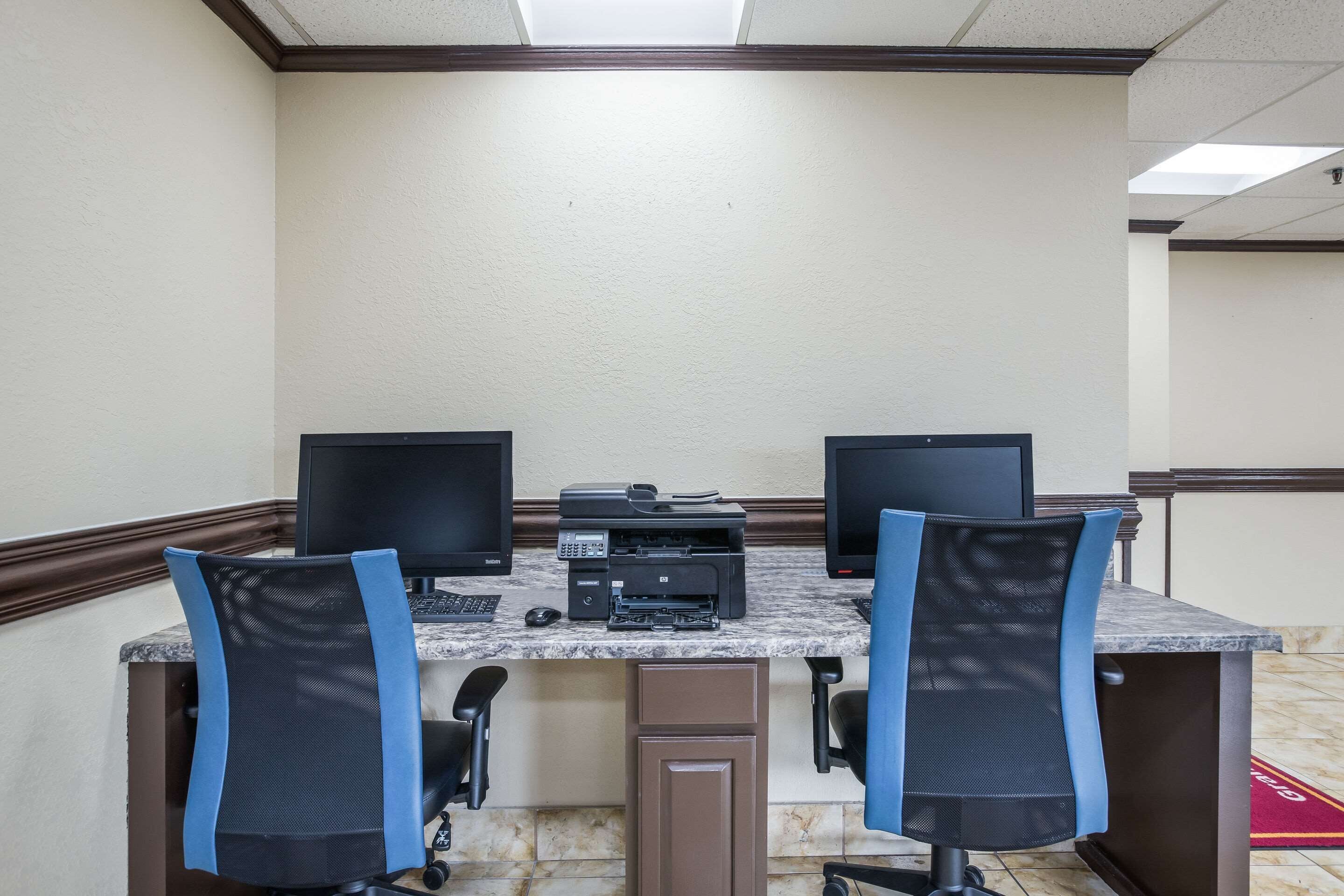 Foto - Clarion Inn & Suites Grand Rapids Airport