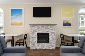 Lobby - Days Inn by Wyndham Canton (Canton)