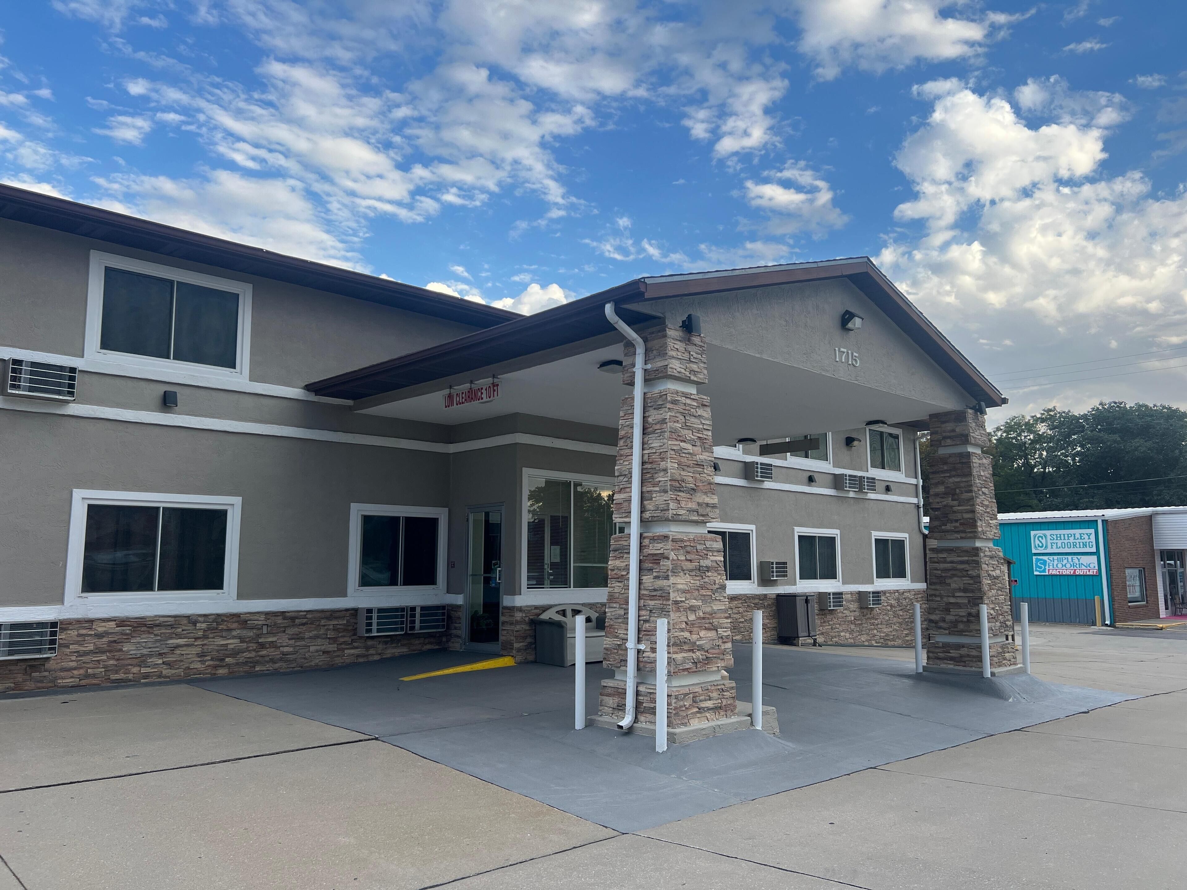 Vista frontal de la propiedad