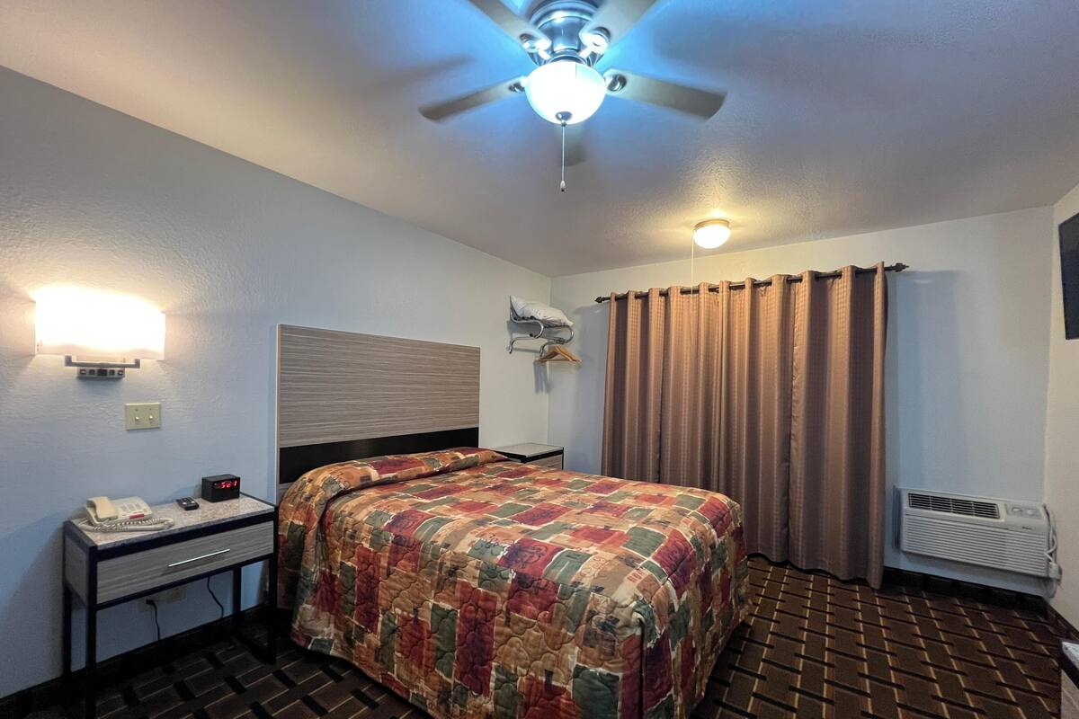 Desk, laptop workspace, WiFi (free), alarm clocks