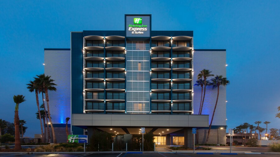 Holiday Inn Express & Suites Santa Ana - Orange County by IHG