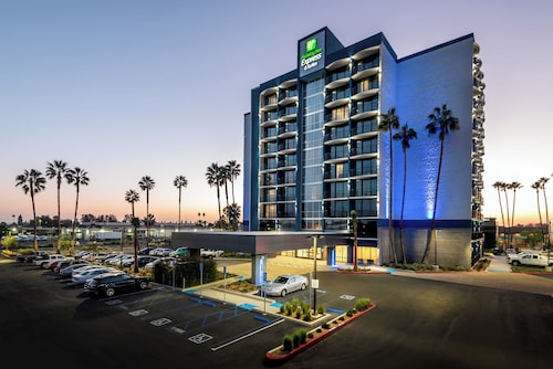 Holiday Inn Express & Suites Santa Ana - Orange County by IHG