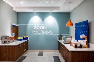 Café da manhã com buffet grátis todos os dias