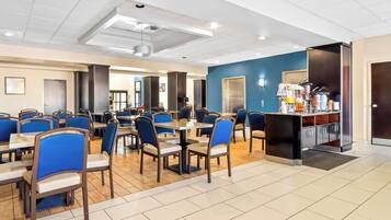 Petit déjeuner buffet compris