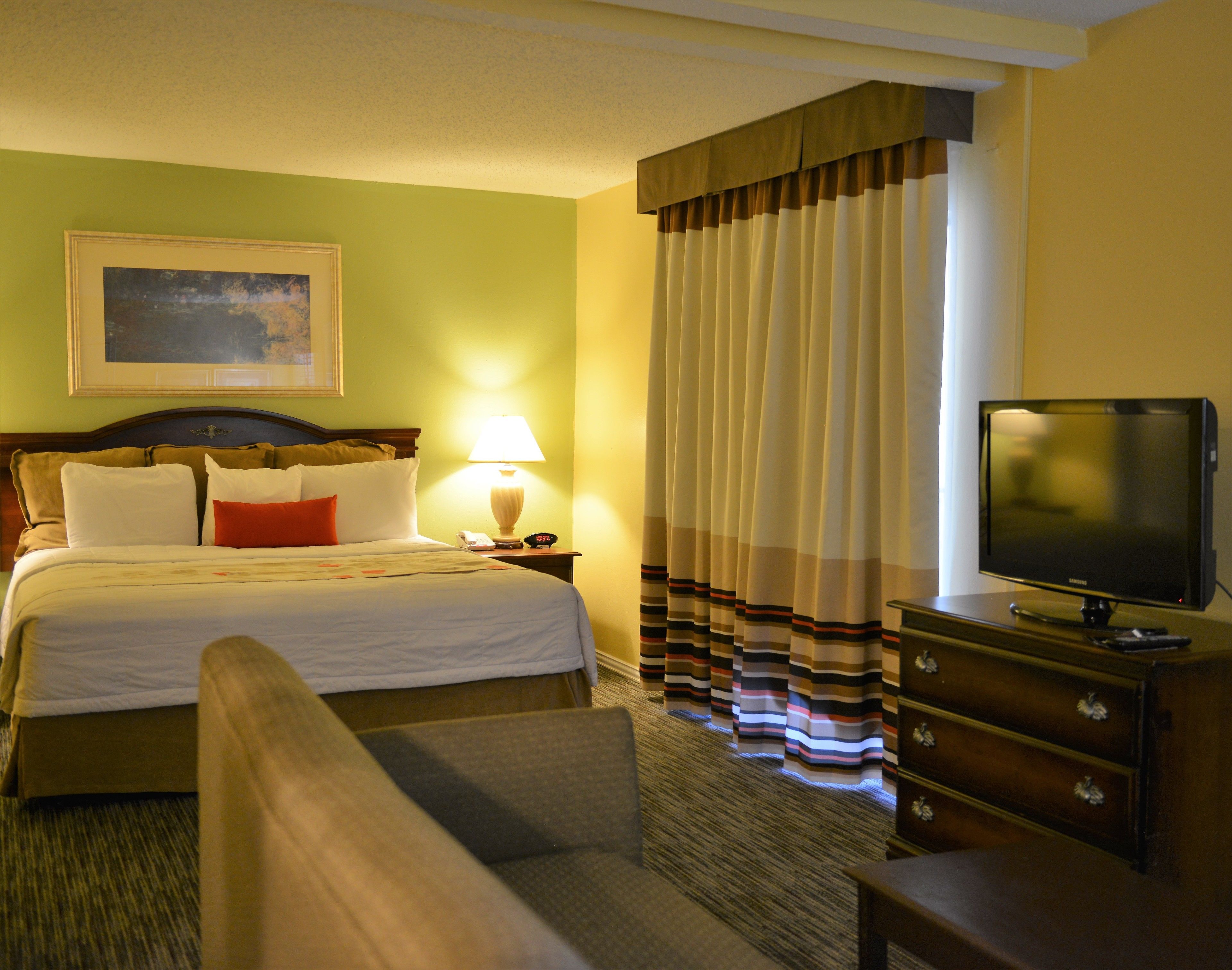 studio suite, 1 king bed, non smoking | in-room safe, desk, iron/ironing board, free cots/infant beds