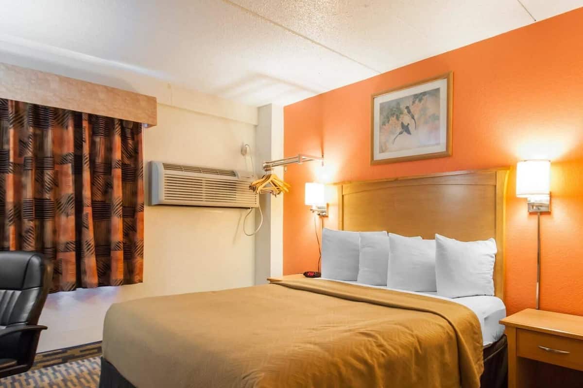 Iron/ironing board, free WiFi, bed sheets, alarm clocks