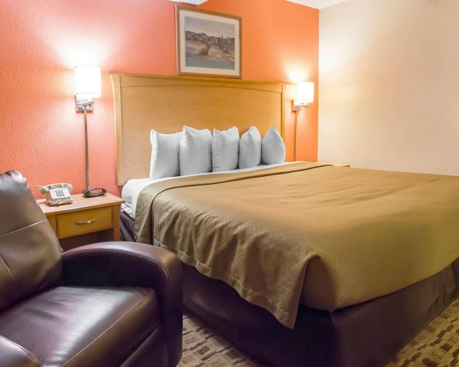 熨斗/熨衣板、免費無線上網、床單、鬧鐘