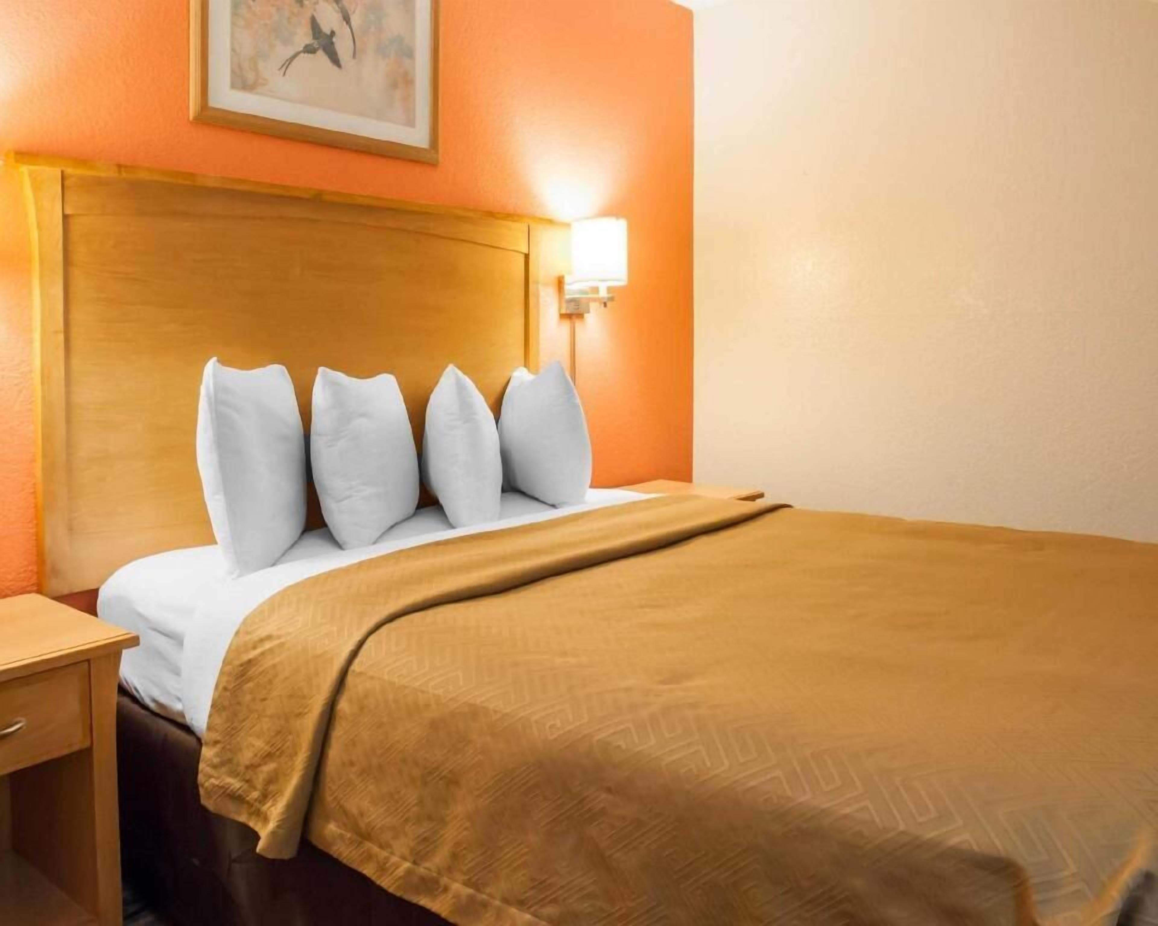 熨斗/熨衣板、免費無線上網、床單、鬧鐘