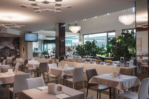 Daily buffet breakfast (EUR 10 per person)