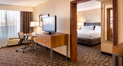 Holiday Inn Hotel & Suites Warren by IHG