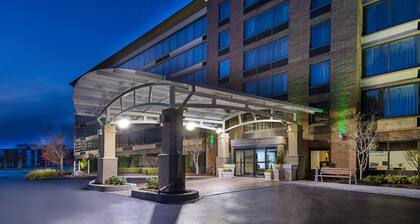 Holiday Inn Hotel & Suites Warren by IHG