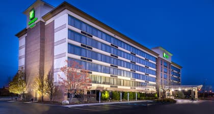 Holiday Inn Hotel & Suites Warren by IHG